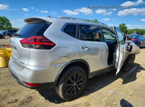 KNMAT2MV1JP565900 2018 NISSAN ROGUE Silver Trasero derecho