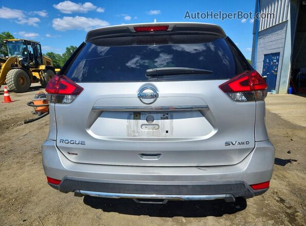 KNMAT2MV1JP565900 2018 NISSAN ROGUE Silver Vista trasera