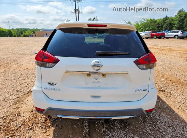 KNMAT2MV1JP580820 2018 NISSAN ROGUE Белый Вид сзади