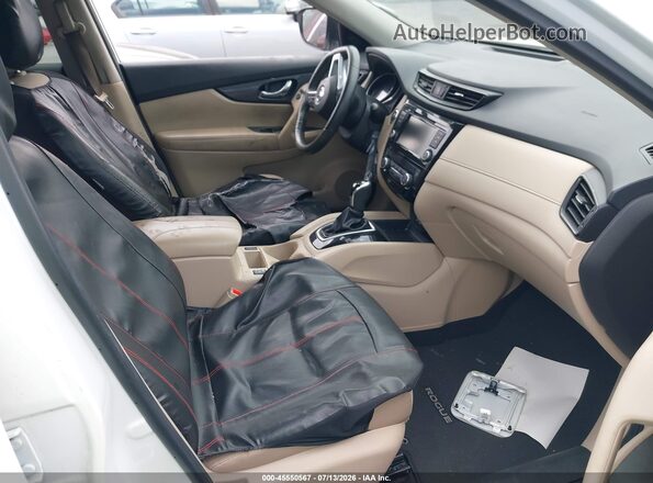 KNMAT2MV1JP619647 2018 NISSAN ROGUE White Front interior view