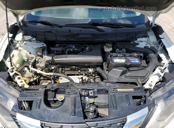 KNMAT2MV2HP512892 2017 NISSAN ROGUE White Vista del compartimento del motor
