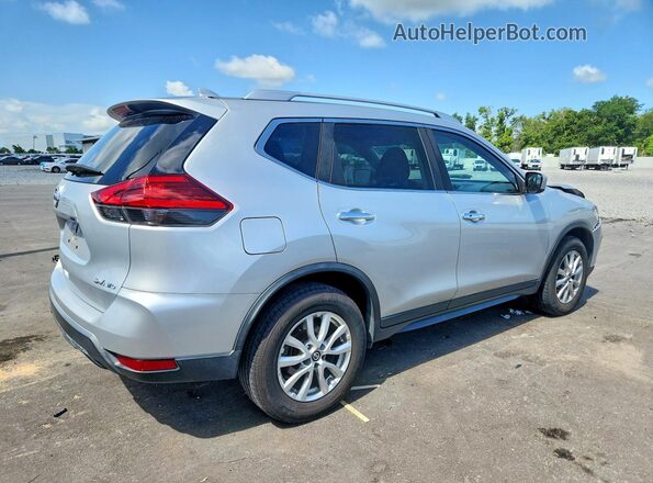 KNMAT2MV2HP552518 2017 NISSAN ROGUE Silver Trasero derecho