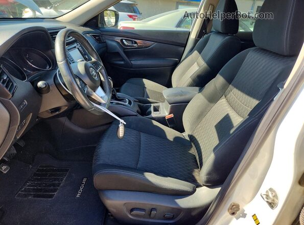 KNMAT2MV2HP564250 2017 NISSAN ROGUE White Вид салону спереду