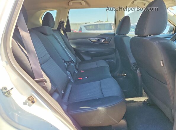 KNMAT2MV2HP564250 2017 NISSAN ROGUE White Вид задньої частини салону