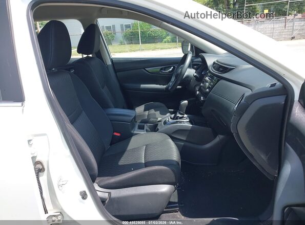 KNMAT2MV2HP566841 2017 NISSAN ROGUE White Вид салону спереду