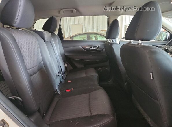 KNMAT2MV2HP578763 2017 NISSAN ROGUE White Vista interior trasera
