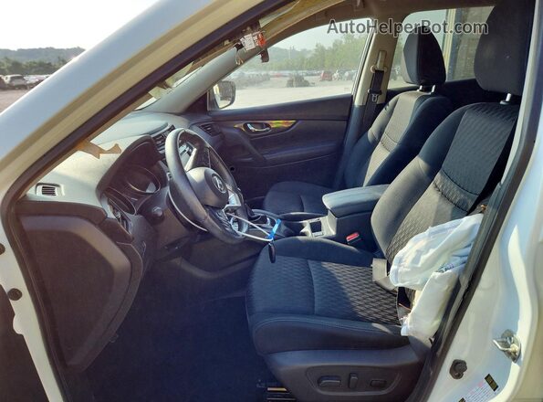 KNMAT2MV2JP540407 2018 NISSAN ROGUE White Front interior view