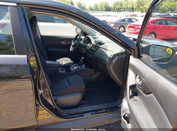 KNMAT2MV2JP567364 2018 NISSAN ROGUE Черный Вид салона спереди