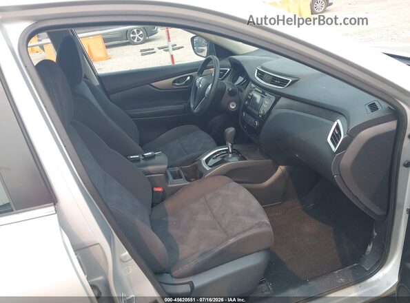 KNMAT2MV3GP688574 2016 NISSAN ROGUE Silver Вид салону спереду