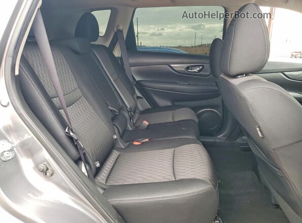 KNMAT2MV3JP549813 2018 NISSAN ROGUE Gray Rear seats view