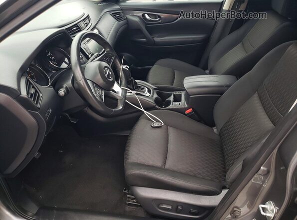 KNMAT2MV3JP549813 2018 NISSAN ROGUE Gray Front interior view