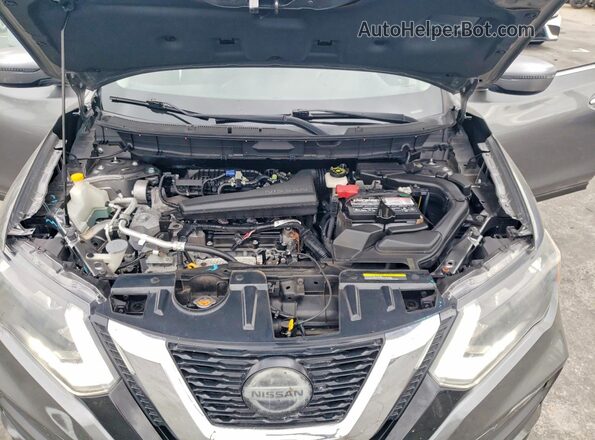 KNMAT2MV3JP549813 2018 NISSAN ROGUE Gray Rear interior view
