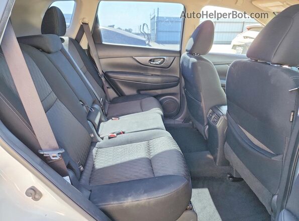 KNMAT2MV4HP523733 2017 NISSAN ROGUE White Вид задньої частини салону