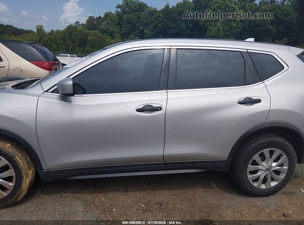 KNMAT2MV4HP552004 2017 NISSAN ROGUE Silver Widok wnętrza z tyłu
