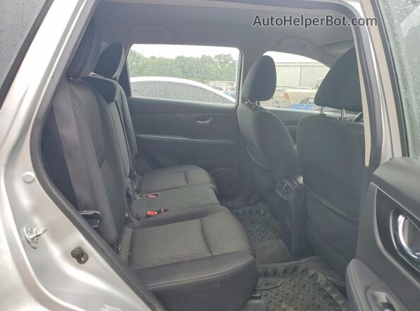 KNMAT2MV4HP562113 2017 NISSAN ROGUE Silver Вид задньої частини салону