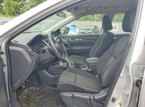 KNMAT2MV4HP562113 2017 NISSAN ROGUE Silver Вид салону спереду