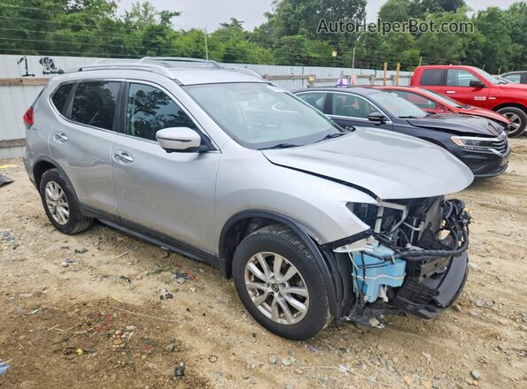 KNMAT2MV4HP587285 2017 NISSAN ROGUE Серебряный Передняя правая четверть