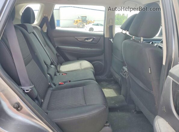 KNMAT2MV4JP568032 2018 NISSAN ROGUE Gray Rear interior view