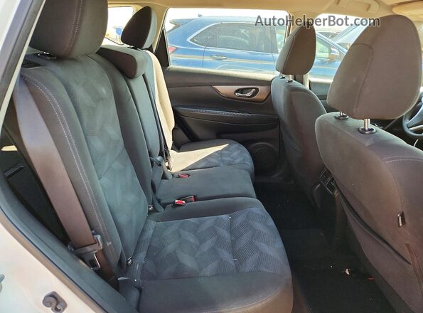 KNMAT2MV5GP644169 2016 NISSAN ROGUE White Rear interior view