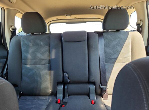 KNMAT2MV5GP644169 2016 NISSAN ROGUE White Rear seats view
