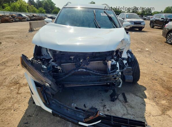 KNMAT2MV5HP538435 2017 NISSAN ROGUE Белый Вид спереди