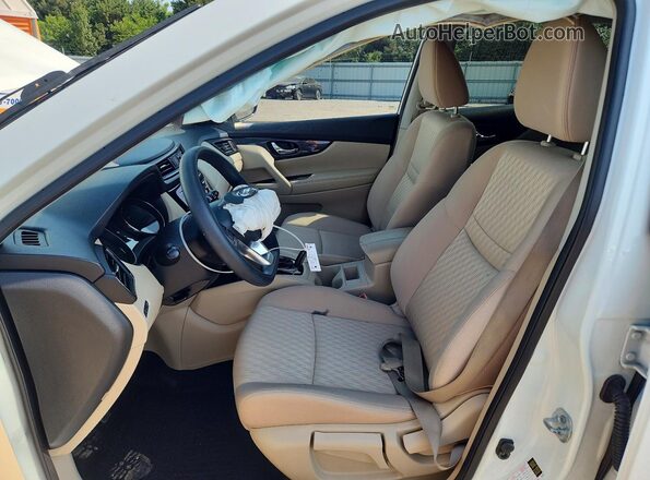 KNMAT2MV5HP538435 2017 NISSAN ROGUE Белый Вид салона спереди