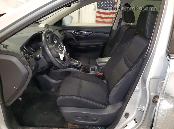KNMAT2MV5HP588090 2017 NISSAN ROGUE Silver წინა სალონის ხედი