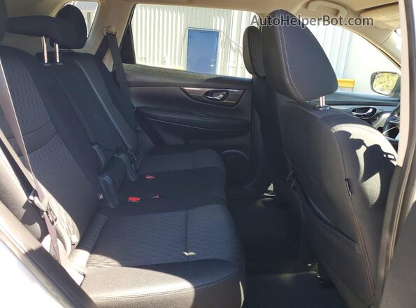 KNMAT2MV6HP524513 2017 NISSAN ROGUE Silver Вид задньої частини салону