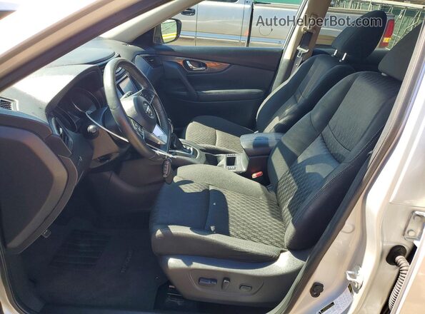 KNMAT2MV6HP524513 2017 NISSAN ROGUE Silver Вид салону спереду