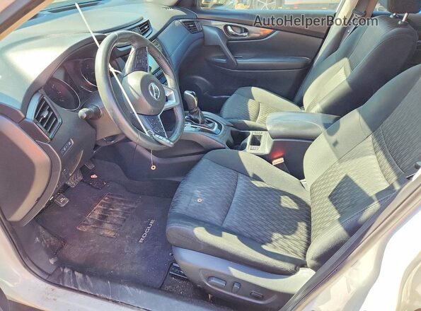 KNMAT2MV6HP532322 2017 NISSAN ROGUE White Вид салону спереду