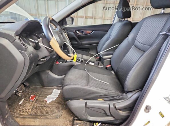 KNMAT2MV6HP549072 2017 NISSAN ROGUE White Front interior view