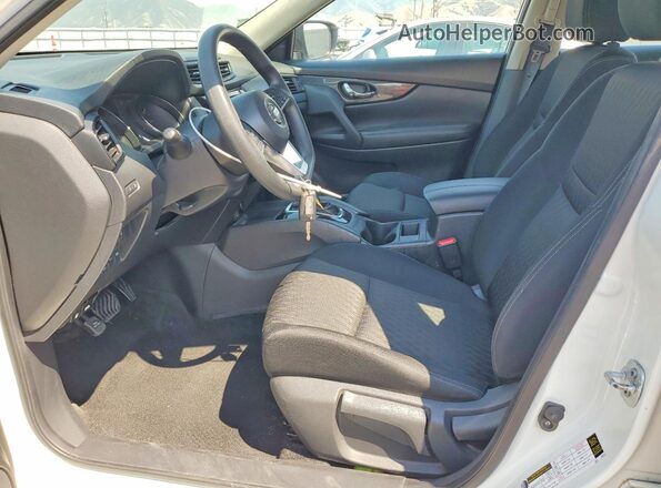 KNMAT2MV6HP576983 2017 NISSAN ROGUE White Front interior view