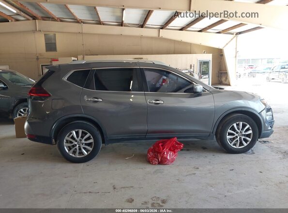 KNMAT2MV6JP506714 2018 NISSAN ROGUE Gray Rear interior view