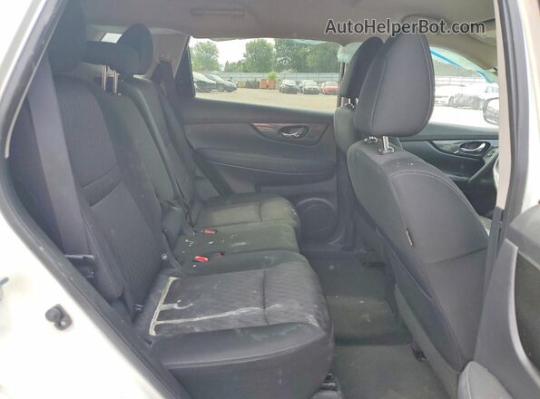 KNMAT2MV6JP573765 2018 NISSAN ROGUE Белый Вид задней части салона