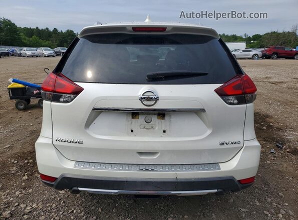 KNMAT2MV6JP573765 2018 NISSAN ROGUE Белый Вид сзади
