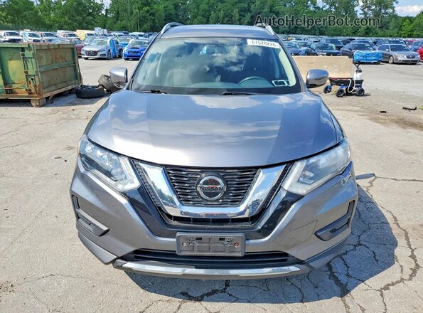 KNMAT2MV6JP621653 2018 NISSAN ROGUE Серый Вид спереди