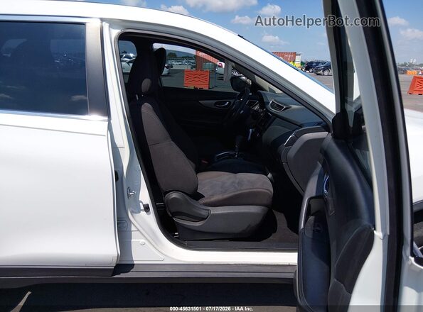 KNMAT2MV7GP611478 2016 NISSAN ROGUE White Front interior view