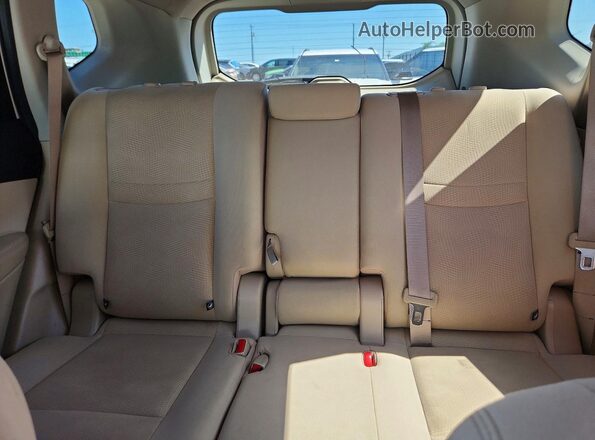 KNMAT2MV7GP639183 2016 NISSAN ROGUE White Rear seats view
