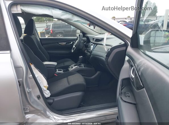 KNMAT2MV7HP524830 2017 NISSAN ROGUE Silver წინა სალონის ხედი