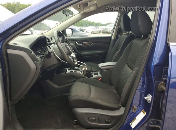 KNMAT2MV7HP574367 2017 NISSAN ROGUE Синий Вид салона спереди