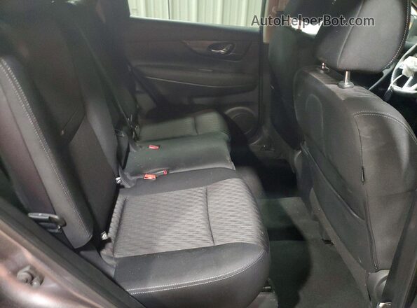 KNMAT2MV7JP507046 2018 NISSAN ROGUE Silver Rear interior view