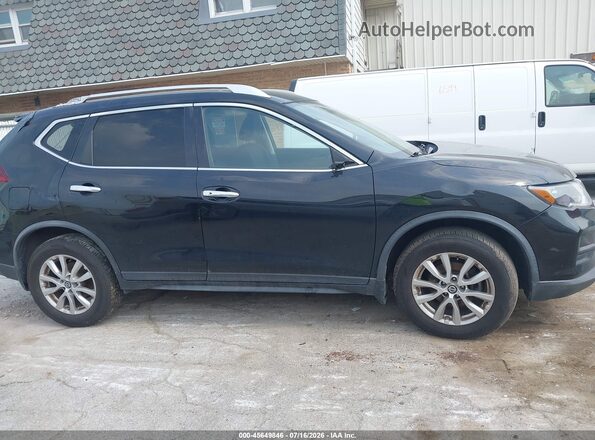 KNMAT2MV7JP597976 2018 NISSAN ROGUE Black Widok wnętrza z tyłu