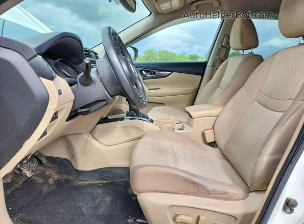 KNMAT2MV8HP528935 2017 NISSAN ROGUE Белый Вид салона спереди