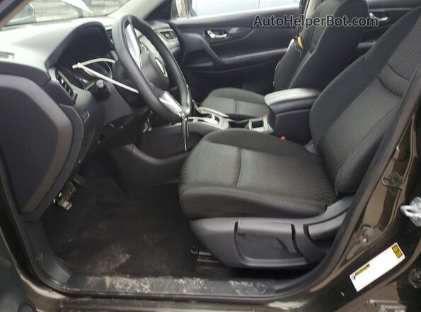 KNMAT2MV8HP573101 2017 NISSAN ROGUE Black Front interior view