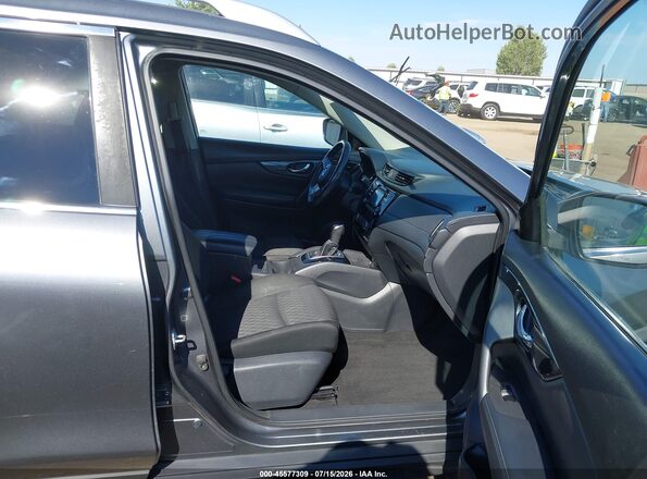 KNMAT2MV8HP577343 2017 NISSAN ROGUE Серый Вид салона спереди