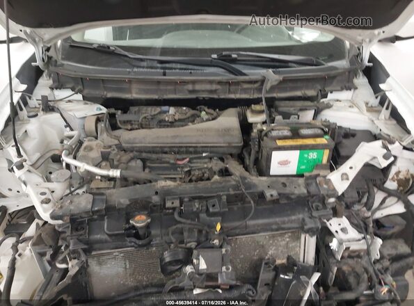 KNMAT2MV8JP570513 2018 NISSAN ROGUE White Rear view