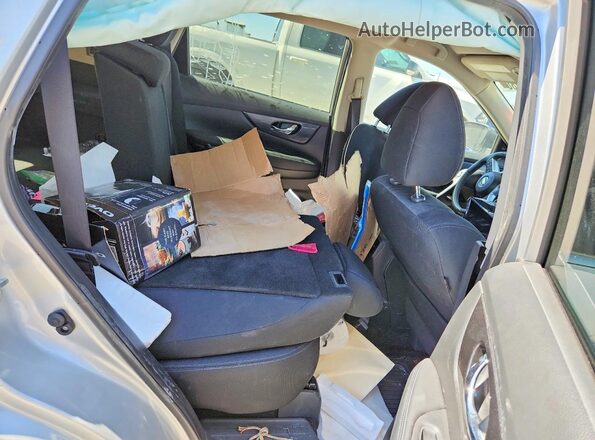 KNMAT2MV9HP598279 2017 NISSAN ROGUE Silver Vista interior trasera