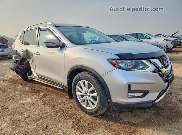 KNMAT2MV9JP536743 2018 NISSAN ROGUE Серебряный Передняя правая четверть