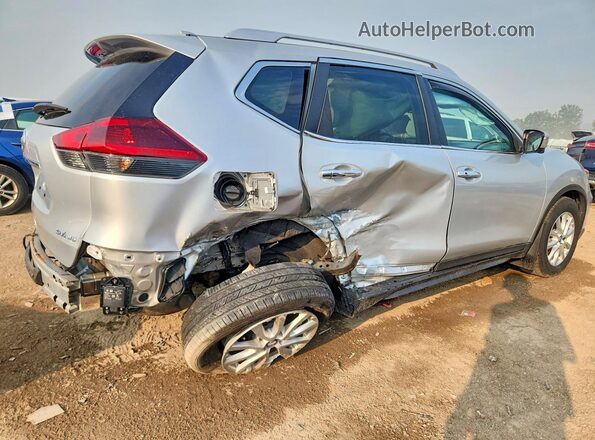 KNMAT2MV9JP536743 2018 NISSAN ROGUE Серебряный Задняя правая четверть