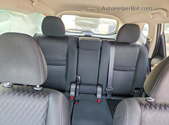 KNMAT2MV9JP536743 2018 NISSAN ROGUE Серебряный Вид задних сидений